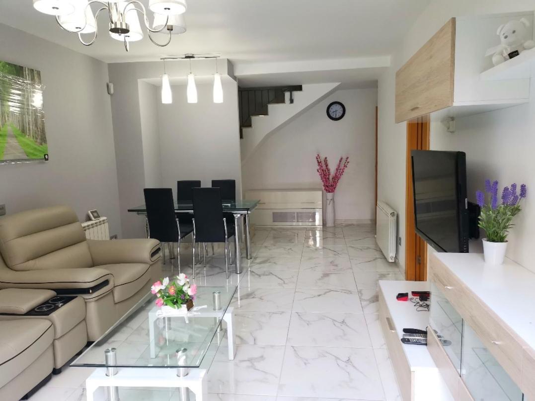 Duplex / Beach 3Min/ Bcn Center 10Min/Tren 2Min Apartment ซานต์อาเตรียเดเบซอซ ภายนอก รูปภาพ